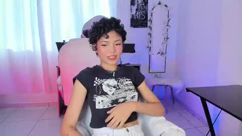 Snapshot of ary_and_kel chatting on 26, 2, 2025 Ariana and Kelsieh online show from 26, 2, 2025