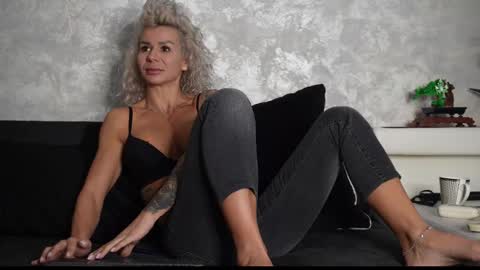Snapshot of ashadevon_fit chatting on 2, 10, 2025 Asha online show from 2, 10, 2025