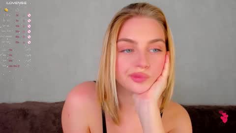 Snapshot of ashbunny_ chatting on 23, 10, 2025 your pretty Ashley online show from 23, 10, 2025