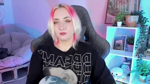 Snapshot of asheluck chatting on 3, 3, 2025 AshleyAshe  online show from 3, 3, 2025