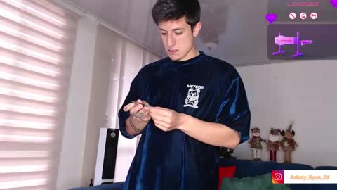 Ashley And Ryan  online show from 28, 11, 2025