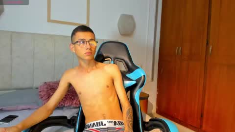 Snapshot of asher_lux chatting on 6, 1, 2026 Asher online show from 6, 1, 2026