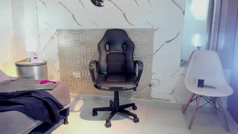 Snapshot of asher_lux chatting on 20, 3, 2026 Asher online show from 20, 3, 2026