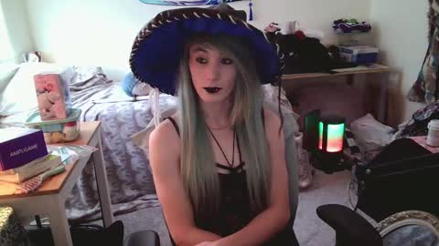 Ashley Scarlett online show from 2, 12, 2025