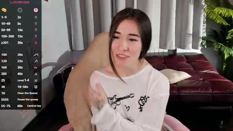 Ashley online show from 2, 12, 2025