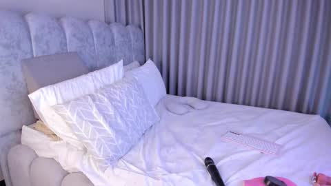 Paula Baleta  online show from 4, 2, 2026