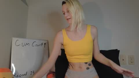 Snapshot of ashquartz chatting on 11, 3, 2026 Ash online show from 11, 3, 2026