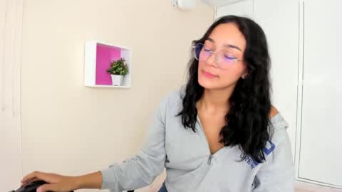 Snapshot of asiam_brunet chatting on 13, 12, 2024 Camila online show from 13, 12, 2024