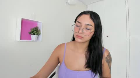 Snapshot of asiam_brunet chatting on 17, 12, 2024 Camila online show from 17, 12, 2024