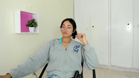 Snapshot of asiam_brunet chatting on 19, 12, 2024 Camila online show from 19, 12, 2024