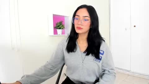 Snapshot of asiam_brunet chatting on 3, 1, 2025 Camila online show from 3, 1, 2025