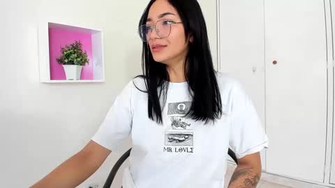 Snapshot of asiam_brunet chatting on 11, 1, 2025 Camila online show from 11, 1, 2025