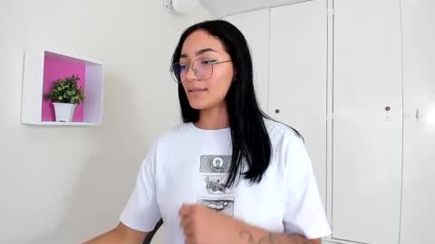 Snapshot of asiam_brunet chatting on 11, 1, 2025 Camila online show from 11, 1, 2025