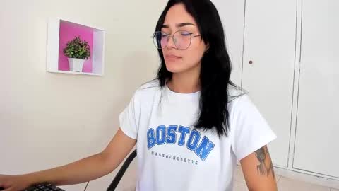 Snapshot of asiam_brunet chatting on 13, 1, 2025 Camila online show from 13, 1, 2025