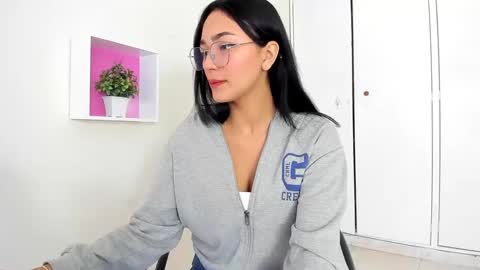 Snapshot of asiam_brunet chatting on 18, 1, 2025 Camila online show from 18, 1, 2025