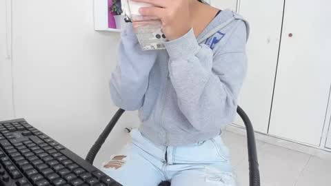 Snapshot of asiam_brunet chatting on 29, 1, 2025 Camila online show from 29, 1, 2025