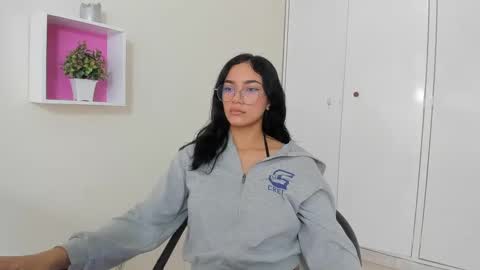 Snapshot of asiam_brunet chatting on 1, 3, 2025 Camila online show from 1, 3, 2025