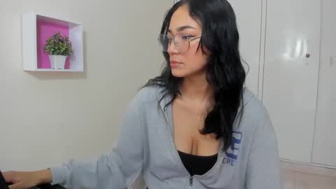 Snapshot of asiam_brunet chatting on 10, 3, 2025 Camila online show from 10, 3, 2025