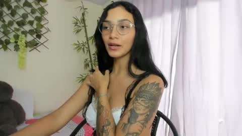 Snapshot of asiam_brunet chatting on 23, 10, 2025 Camila online show from 23, 10, 2025