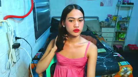 LOVELY LORAINE online show from 24, 6, 2026