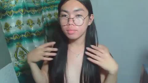 Snapshot of asian_rhean chatting on 1, 3, 2025 Rhean online show from 1, 3, 2025