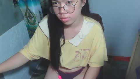 Snapshot of asian_rhean chatting on 3, 3, 2025 Rhean online show from 3, 3, 2025