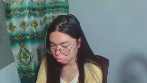 Snapshot of asian_rhean chatting on 7, 3, 2025 Rhean online show from 7, 3, 2025