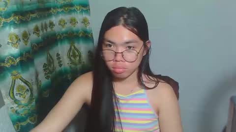 Snapshot of asian_rhean chatting on 7, 3, 2025 Rhean online show from 7, 3, 2025