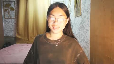 Snapshot of asian_rhean chatting on 14, 9, 2025 Rhean online show from 14, 9, 2025