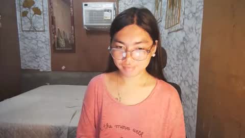 Snapshot of asian_rhean chatting on 6, 10, 2025 Rhean online show from 6, 10, 2025