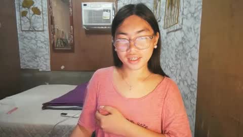 Snapshot of asian_rhean chatting on 11, 10, 2025 Rhean online show from 11, 10, 2025