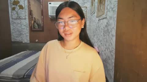 Snapshot of asian_rhean chatting on 13, 10, 2025 Rhean online show from 13, 10, 2025