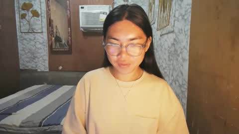 Snapshot of asian_rhean chatting on 23, 10, 2025 Rhean online show from 23, 10, 2025