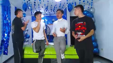 THOMAS AND DAMIAND online show from 8, 2, 2025