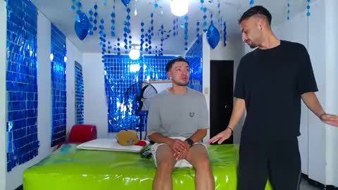 THOMAS AND DAMIAND online show from 4, 3, 2025