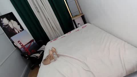 Margaux Miller online show from 21, 12, 2024