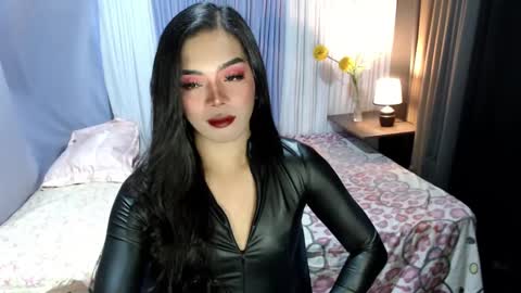 Margaux Miller online show from 16, 2, 2025