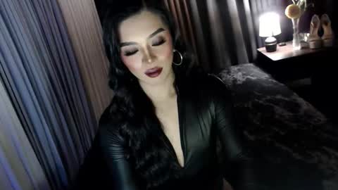 Margaux Miller online show from 20, 10, 2025