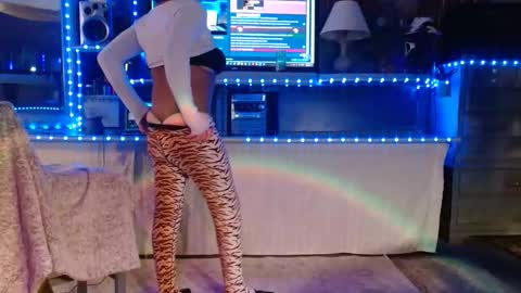Snapshot of ass_so_sweet chatting on 23, 3, 2026 SIR WILLIAM online show from 23, 3, 2026