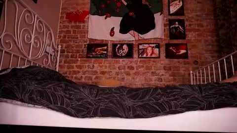 Snapshot of assgives chatting on 6, 11, 2025 Eva online show from 6, 11, 2025