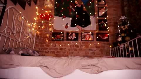 Snapshot of assgives chatting on 23, 12, 2025 Eva online show from 23, 12, 2025