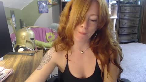 Snapshot of astraeasiren chatting on 12, 9, 2025 AstraeaSiren online show from 12, 9, 2025