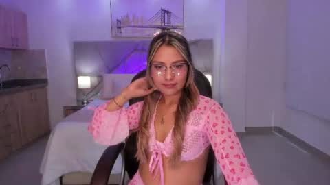 Snapshot of asura_love chatting on 19, 6, 2026 asura_love online show from 19, 6, 2026
