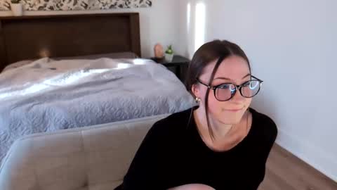 Miss Audrey online show from 22, 2, 2025