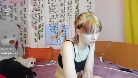 Snapshot of audreyykim chatting on 4, 12, 2025 Audrey online show from 4, 12, 2025