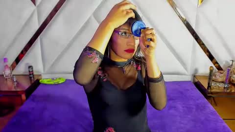 Monii Yi online show from 2, 3, 2025