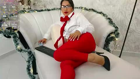Aura sanders online show from 22, 12, 2025
