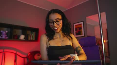 Snapshot of aura_soul_ chatting on 7, 11, 2025 A U R A online show from 7, 11, 2025