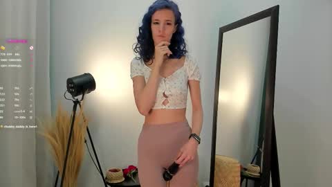 Snapshot of auralana chatting on 4, 10, 2025 Lana online show from 4, 10, 2025