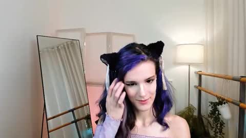 Snapshot of auralana chatting on 30, 11, 2025 Lana online show from 30, 11, 2025